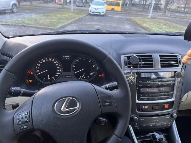 Черный Лексус ИС, объемом двигателя 2.2 л и пробегом 336 тыс. км за 6900 $, фото 6 на Automoto.ua