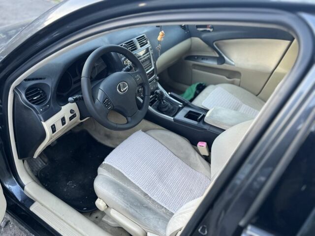 Черный Лексус ИС, объемом двигателя 2.2 л и пробегом 336 тыс. км за 6900 $, фото 2 на Automoto.ua