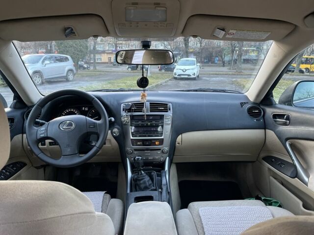 Черный Лексус ИС, объемом двигателя 2.2 л и пробегом 336 тыс. км за 6900 $, фото 5 на Automoto.ua