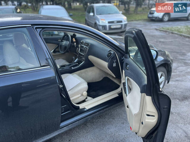 Черный Лексус ИС, объемом двигателя 2.23 л и пробегом 336 тыс. км за 6900 $, фото 5 на Automoto.ua