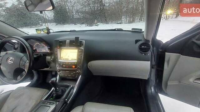 Чорний Лексус ІС, об'ємом двигуна 2.23 л та пробігом 317 тис. км за 6500 $, фото 10 на Automoto.ua