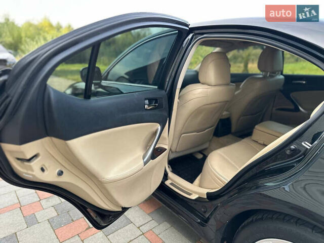 Черный Лексус ИС, объемом двигателя 2.5 л и пробегом 256 тыс. км за 8600 $, фото 18 на Automoto.ua