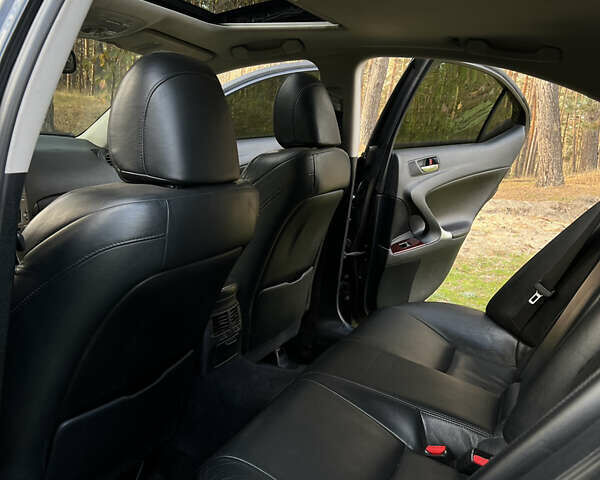 Лексус ІС 2006 у Изюме на Automoto.ua Чорний Лексус ІС, об'ємом двигуна 3.46 л та пробігом 160 тис. км за 9999 $, фото 7 на Automoto.ua