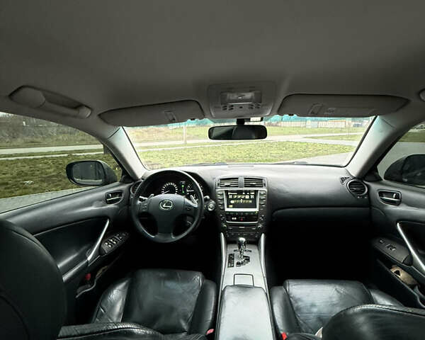 Черный Лексус ИС, объемом двигателя 2.5 л и пробегом 245 тыс. км за 9400 $, фото 10 на Automoto.ua