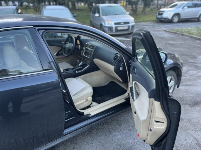 Черный Лексус ИС, объемом двигателя 2.2 л и пробегом 336 тыс. км за 6900 $, фото 3 на Automoto.ua