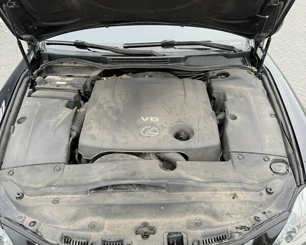 Черный Лексус ИС, объемом двигателя 2.5 л и пробегом 245 тыс. км за 9400 $, фото 17 на Automoto.ua