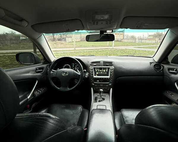 Черный Лексус ИС, объемом двигателя 2.5 л и пробегом 245 тыс. км за 9400 $, фото 9 на Automoto.ua