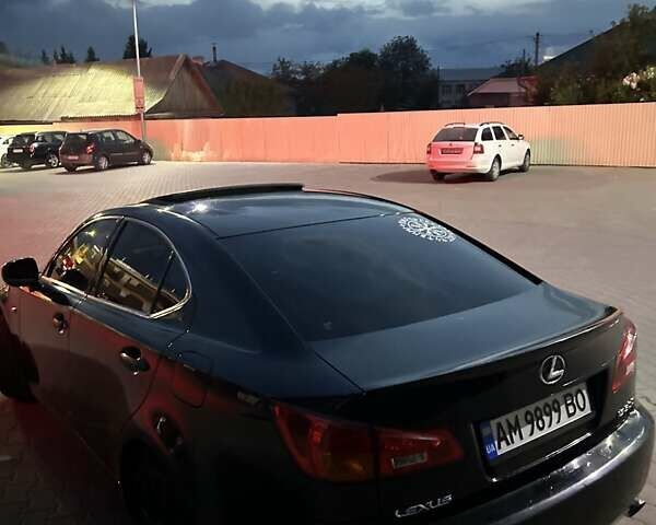 Черный Лексус ИС, объемом двигателя 3 л и пробегом 300 тыс. км за 7000 $, фото 2 на Automoto.ua