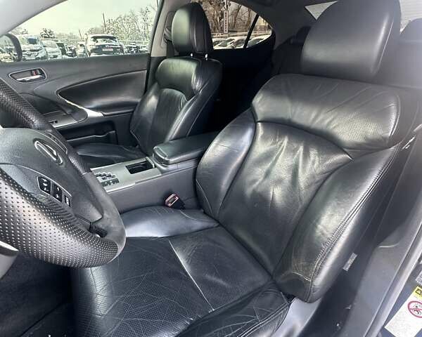 Черный Лексус ИС, объемом двигателя 2.5 л и пробегом 244 тыс. км за 8300 $, фото 22 на Automoto.ua