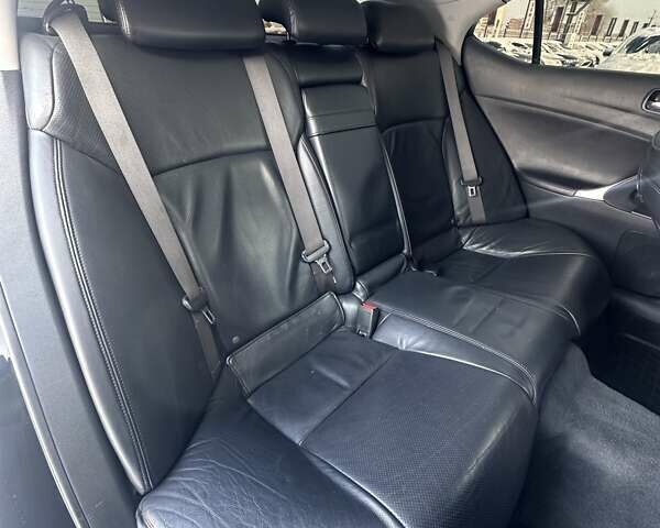 Черный Лексус ИС, объемом двигателя 2.5 л и пробегом 244 тыс. км за 8300 $, фото 15 на Automoto.ua