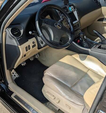 Черный Лексус ИС, объемом двигателя 2.23 л и пробегом 340 тыс. км за 9000 $, фото 3 на Automoto.ua