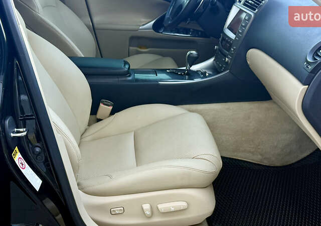 Черный Лексус ИС, объемом двигателя 2.5 л и пробегом 130 тыс. км за 8800 $, фото 26 на Automoto.ua