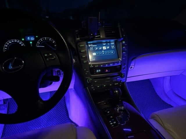 Чорний Лексус ІС, об'ємом двигуна 3 л та пробігом 140 тис. км за 10100 $, фото 5 на Automoto.ua