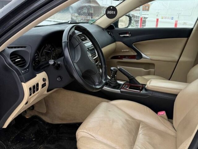 Чорний Лексус ІС, об'ємом двигуна 2.2 л та пробігом 238 тис. км за 5000 $, фото 5 на Automoto.ua