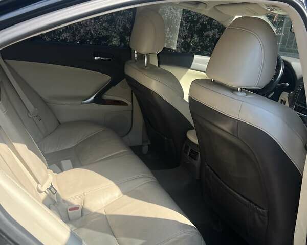 Чорний Лексус ІС, об'ємом двигуна 2.5 л та пробігом 230 тис. км за 9900 $, фото 8 на Automoto.ua