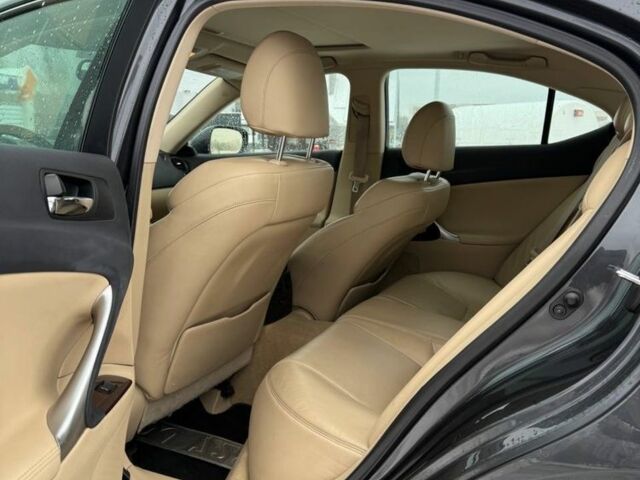 Чорний Лексус ІС, об'ємом двигуна 2.2 л та пробігом 238 тис. км за 5000 $, фото 4 на Automoto.ua