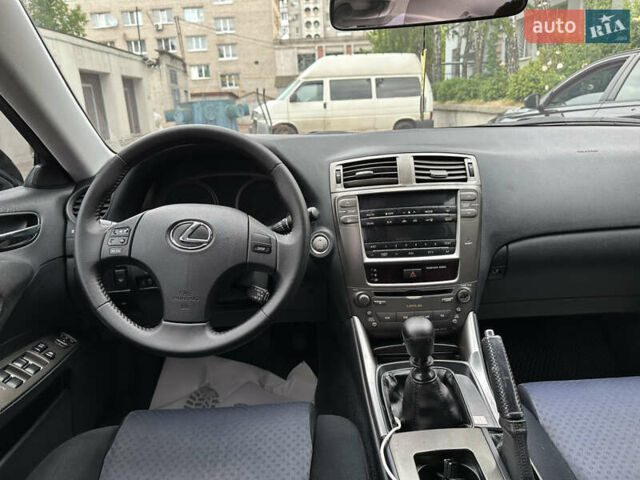 Черный Лексус ИС, объемом двигателя 2.23 л и пробегом 304 тыс. км за 9100 $, фото 9 на Automoto.ua