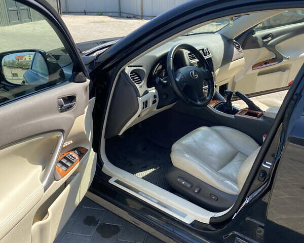 Черный Лексус ИС, объемом двигателя 2.23 л и пробегом 350 тыс. км за 9100 $, фото 9 на Automoto.ua