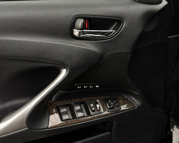 Чорний Лексус ІС, об'ємом двигуна 2.5 л та пробігом 199 тис. км за 7750 $, фото 28 на Automoto.ua