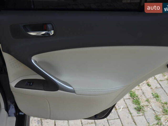 Черный Лексус ИС, объемом двигателя 2.5 л и пробегом 182 тыс. км за 10999 $, фото 53 на Automoto.ua