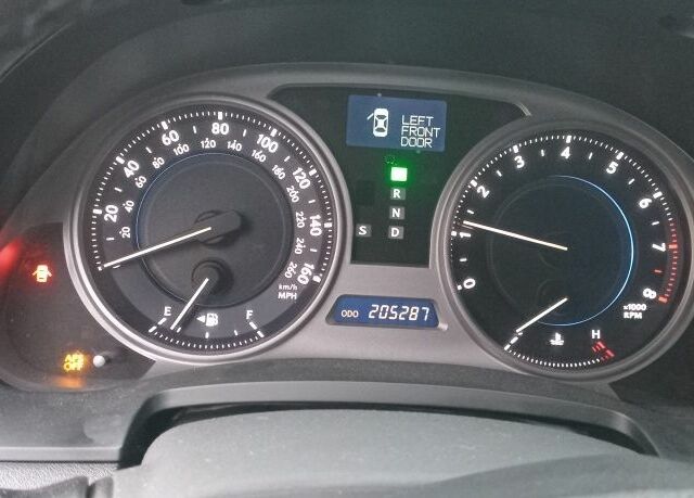 Черный Лексус ИС, объемом двигателя 2.5 л и пробегом 200 тыс. км за 9500 $, фото 4 на Automoto.ua