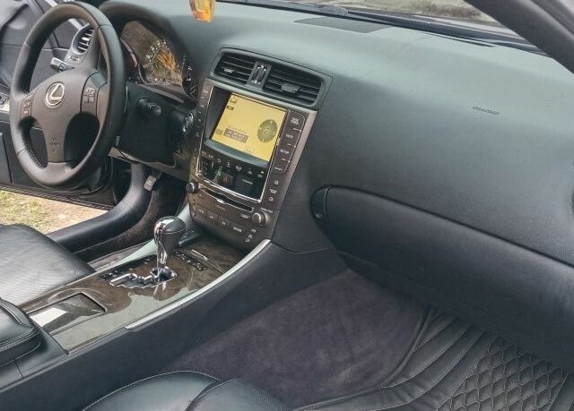 Черный Лексус ИС, объемом двигателя 2.5 л и пробегом 200 тыс. км за 9500 $, фото 3 на Automoto.ua