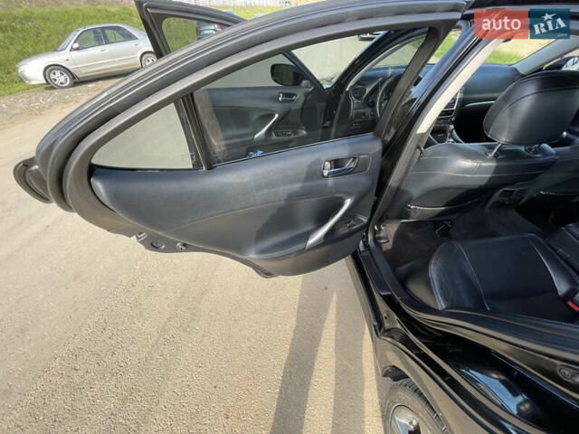 Чорний Лексус ІС, об'ємом двигуна 2.5 л та пробігом 204 тис. км за 11200 $, фото 12 на Automoto.ua
