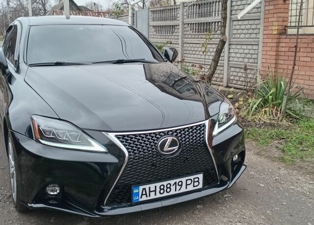 Черный Лексус ИС, объемом двигателя 2.5 л и пробегом 200 тыс. км за 9500 $, фото 2 на Automoto.ua