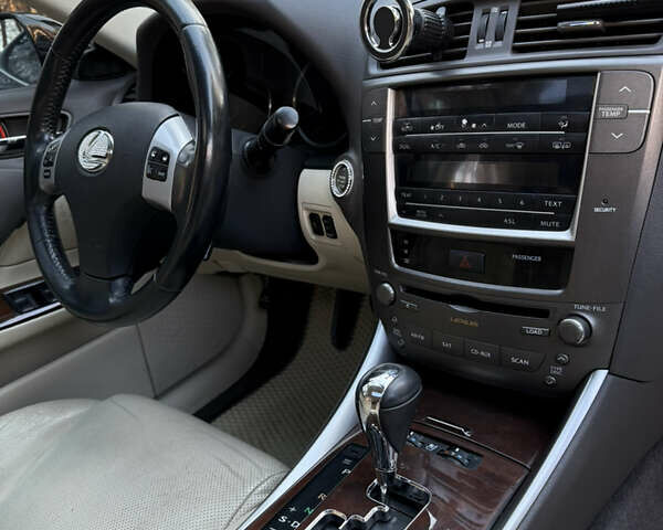 Черный Лексус ИС, объемом двигателя 2.5 л и пробегом 202 тыс. км за 12500 $, фото 16 на Automoto.ua