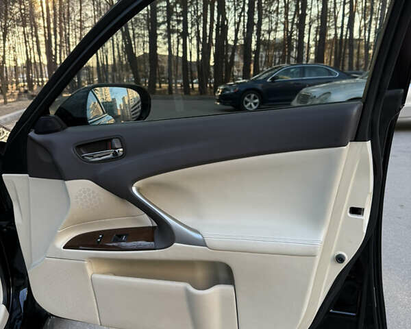 Черный Лексус ИС, объемом двигателя 2.5 л и пробегом 202 тыс. км за 12500 $, фото 8 на Automoto.ua