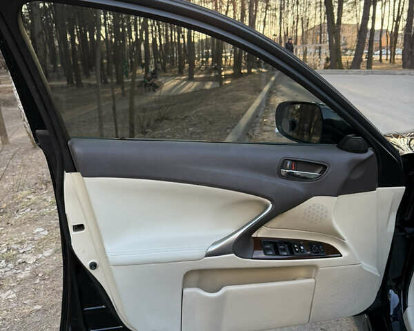 Черный Лексус ИС, объемом двигателя 2.5 л и пробегом 202 тыс. км за 12500 $, фото 6 на Automoto.ua