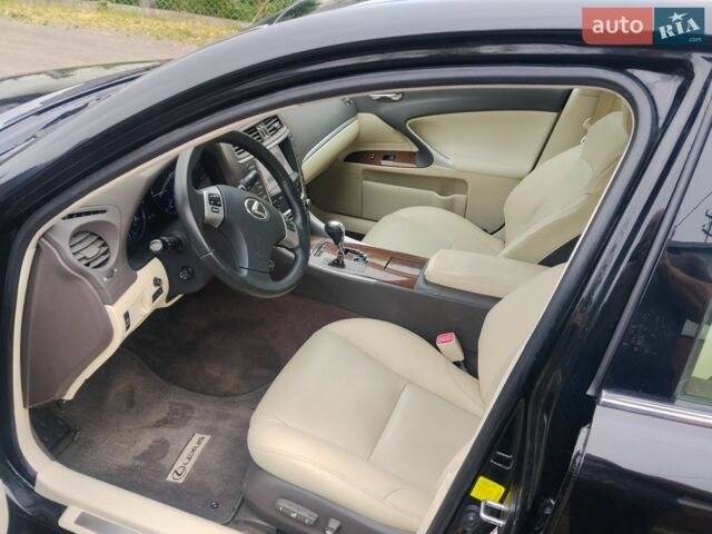 Чорний Лексус ІС, об'ємом двигуна 2.5 л та пробігом 278 тис. км за 10300 $, фото 13 на Automoto.ua