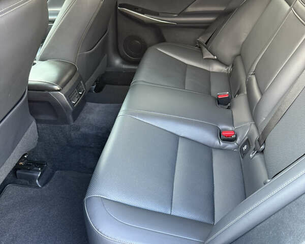 Черный Лексус ИС, объемом двигателя 2.5 л и пробегом 191 тыс. км за 15700 $, фото 18 на Automoto.ua