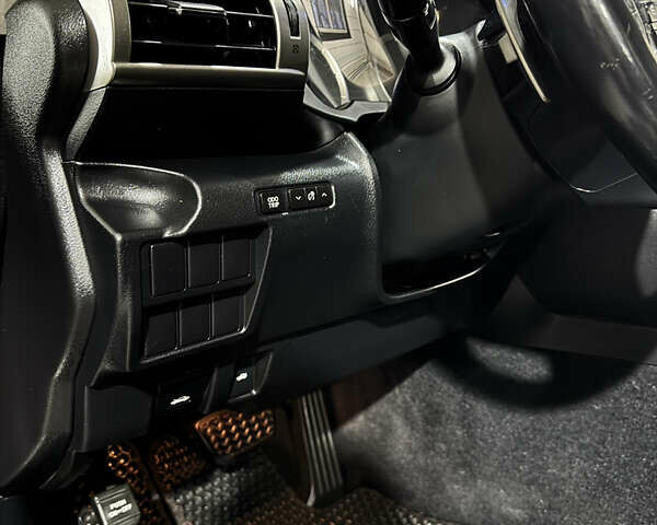 Чорний Лексус ІС, об'ємом двигуна 2.5 л та пробігом 204 тис. км за 17000 $, фото 27 на Automoto.ua