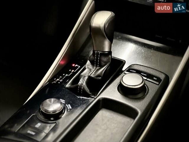 Черный Лексус ИС, объемом двигателя 2.5 л и пробегом 193 тыс. км за 16599 $, фото 2 на Automoto.ua