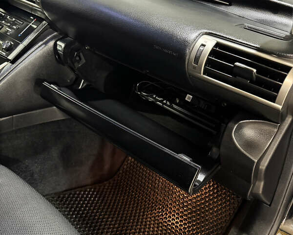 Чорний Лексус ІС, об'ємом двигуна 2.5 л та пробігом 204 тис. км за 17000 $, фото 39 на Automoto.ua