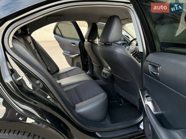 Чорний Лексус ІС, об'ємом двигуна 2.5 л та пробігом 135 тис. км за 16300 $, фото 14 на Automoto.ua