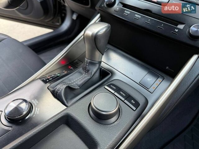 Чорний Лексус ІС, об'ємом двигуна 2.5 л та пробігом 135 тис. км за 16300 $, фото 23 на Automoto.ua