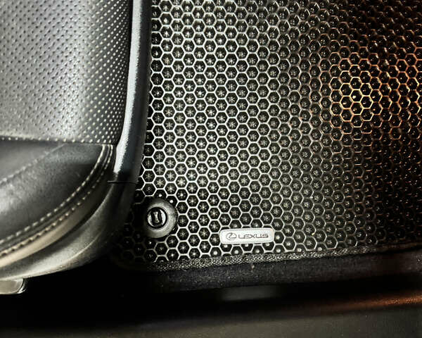Чорний Лексус ІС, об'ємом двигуна 2.5 л та пробігом 204 тис. км за 17000 $, фото 21 на Automoto.ua
