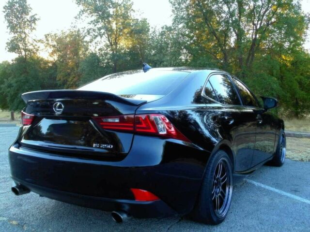 Чорний Лексус ІС, об'ємом двигуна 2.5 л та пробігом 84 тис. км за 4350 $, фото 3 на Automoto.ua
