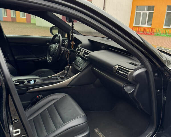 Черный Лексус ИС, объемом двигателя 2.5 л и пробегом 196 тыс. км за 16500 $, фото 8 на Automoto.ua