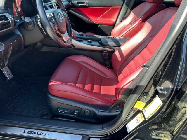 Черный Лексус ИС, объемом двигателя 2.5 л и пробегом 126 тыс. км за 16000 $, фото 4 на Automoto.ua