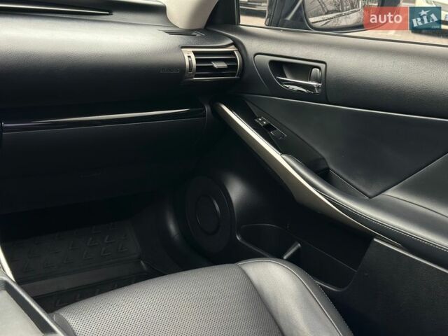 Чорний Лексус ІС, об'ємом двигуна 2.5 л та пробігом 213 тис. км за 17500 $, фото 21 на Automoto.ua
