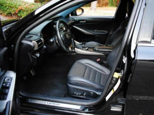 Черный Лексус ИС, объемом двигателя 2.5 л и пробегом 79 тыс. км за 11200 $, фото 8 на Automoto.ua