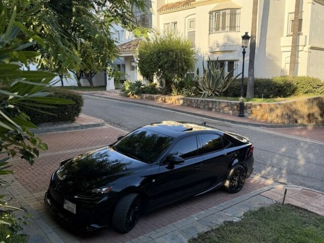 Черный Лексус ИС, объемом двигателя 3.5 л и пробегом 210 тыс. км за 19300 $, фото 2 на Automoto.ua