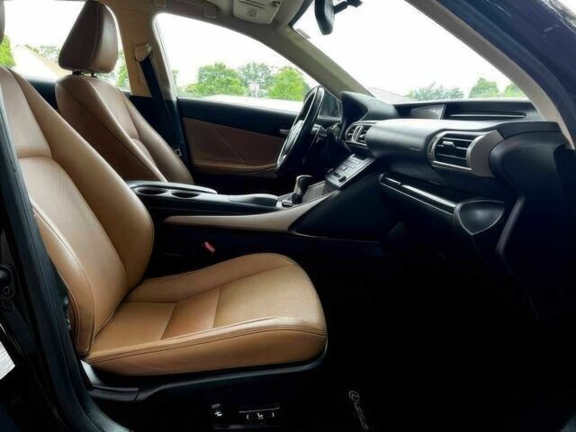 Черный Лексус ИС, объемом двигателя 2.5 л и пробегом 126 тыс. км за 10000 $, фото 10 на Automoto.ua