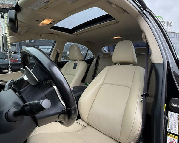Черный Лексус ИС, объемом двигателя 2.5 л и пробегом 172 тыс. км за 16250 $, фото 9 на Automoto.ua
