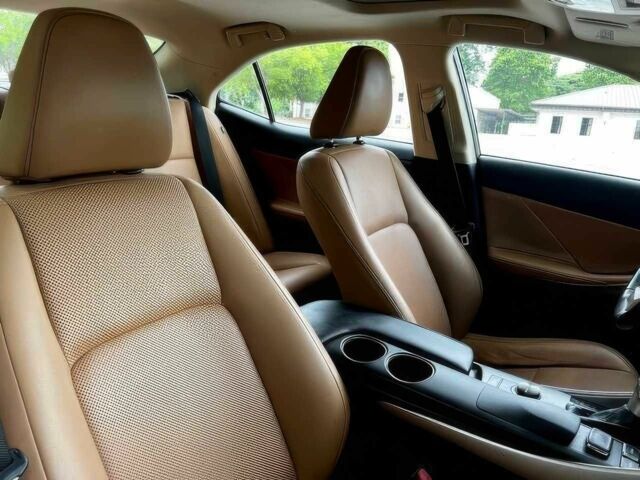 Черный Лексус ИС, объемом двигателя 2.5 л и пробегом 126 тыс. км за 10000 $, фото 11 на Automoto.ua