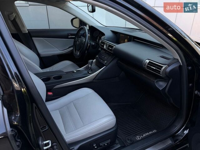 Черный Лексус ИС, объемом двигателя 2.5 л и пробегом 120 тыс. км за 16870 $, фото 13 на Automoto.ua