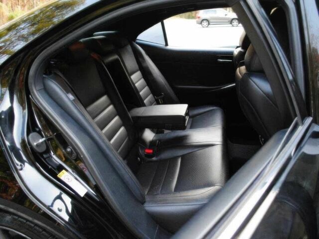 Черный Лексус ИС, объемом двигателя 2.5 л и пробегом 79 тыс. км за 11200 $, фото 13 на Automoto.ua